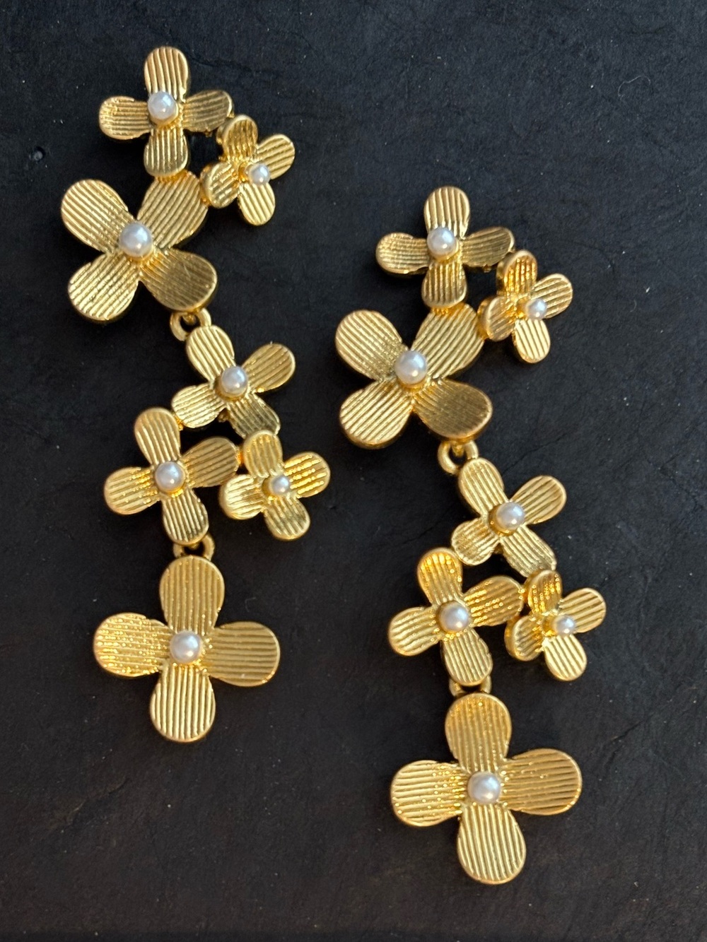 Oscar de la Renta • Gold Hydrangea Crystal Pearl Cascade Earrings - Picture 4 of 10